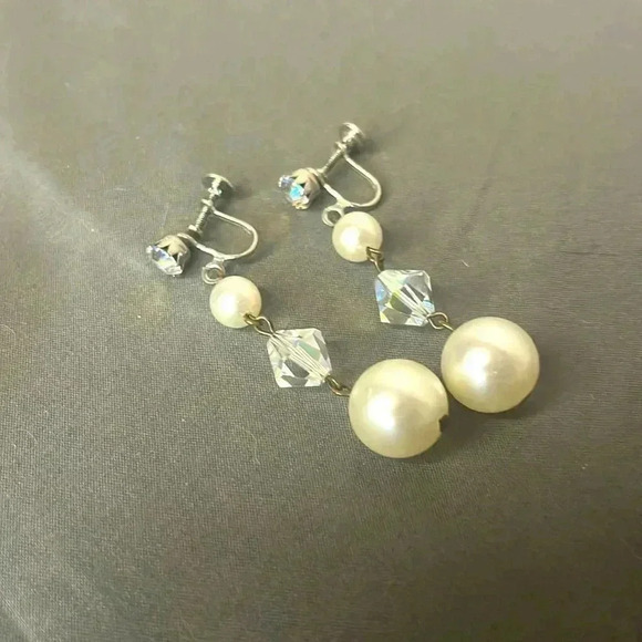 Vintage faux pearl and crystal dangling screw back earrings - Picture 1 of 3